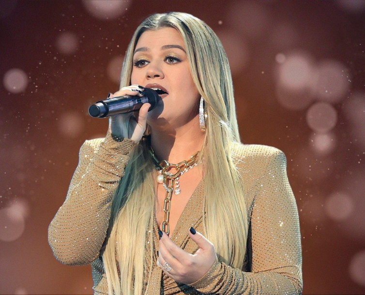BÍ QUYẾT ĐỂ KELLY CLARKSON LẤY LẠI VÓC DÁNG Ở TUỔI 41 